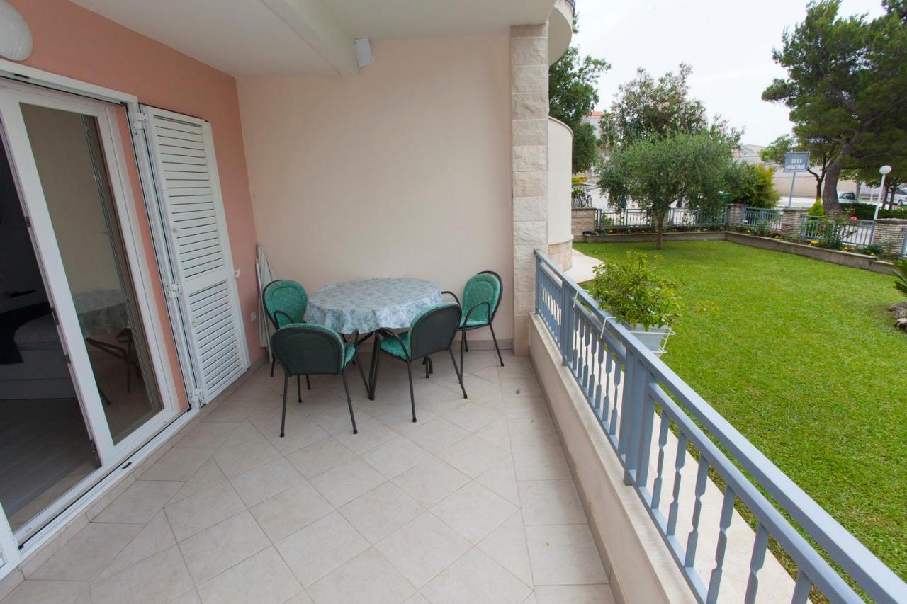 Villa Alesa Tučepi Exteriör bild