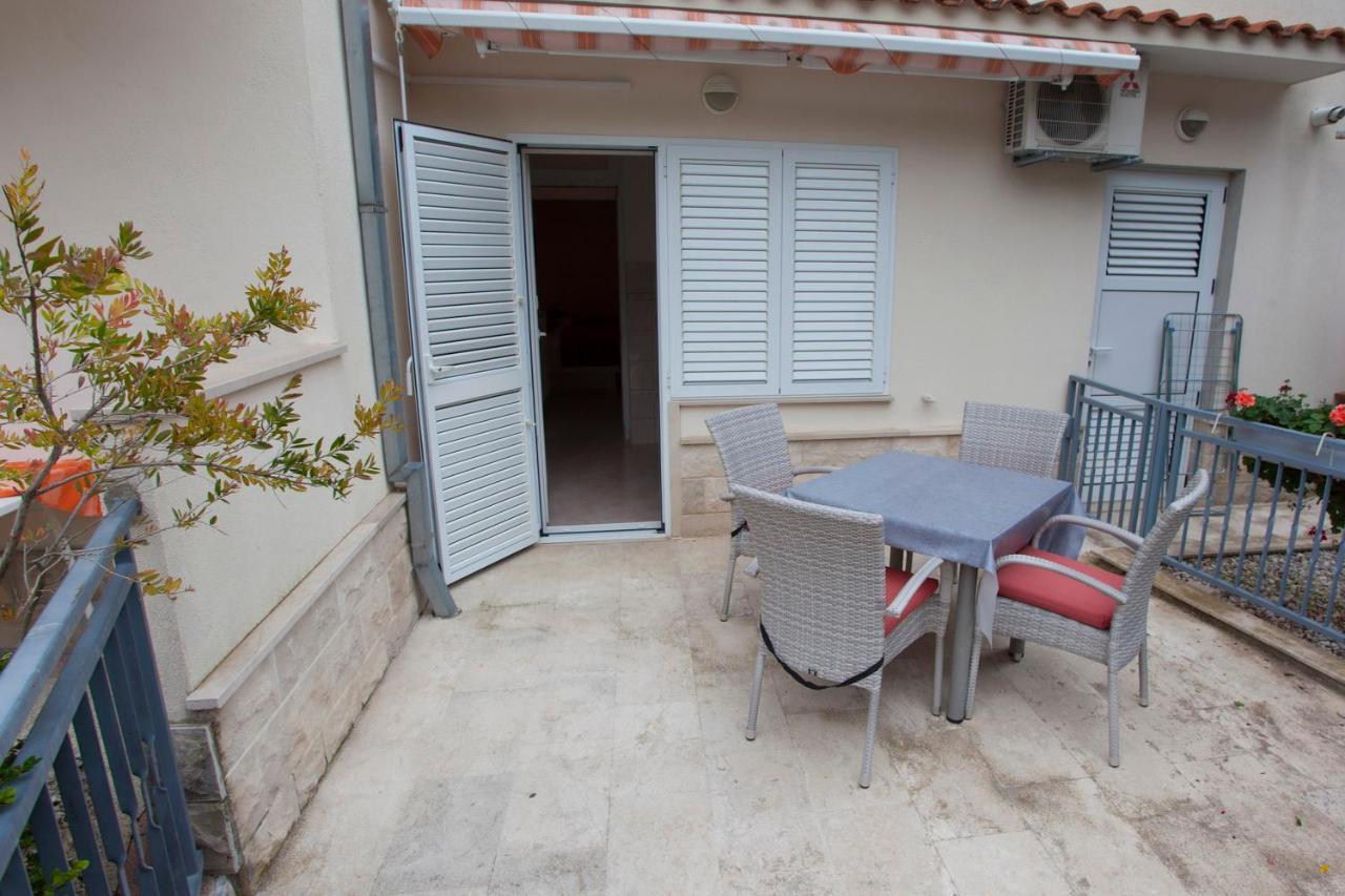 Villa Alesa Tučepi Exteriör bild