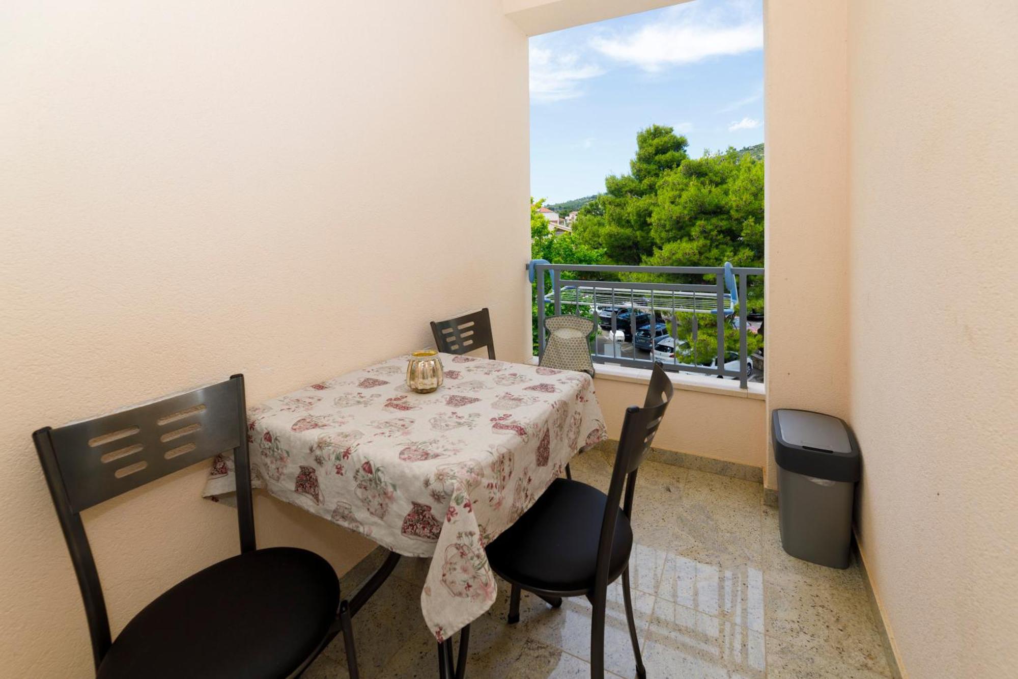 Villa Alesa Tučepi Exteriör bild
