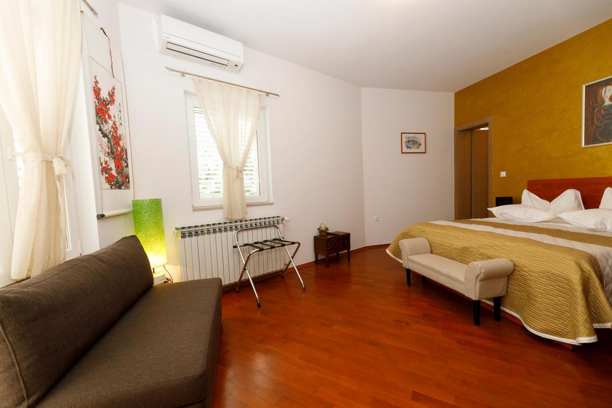 Villa Alesa Tučepi Exteriör bild
